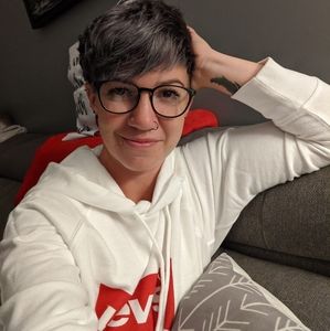 Meet your Posher, Crystal